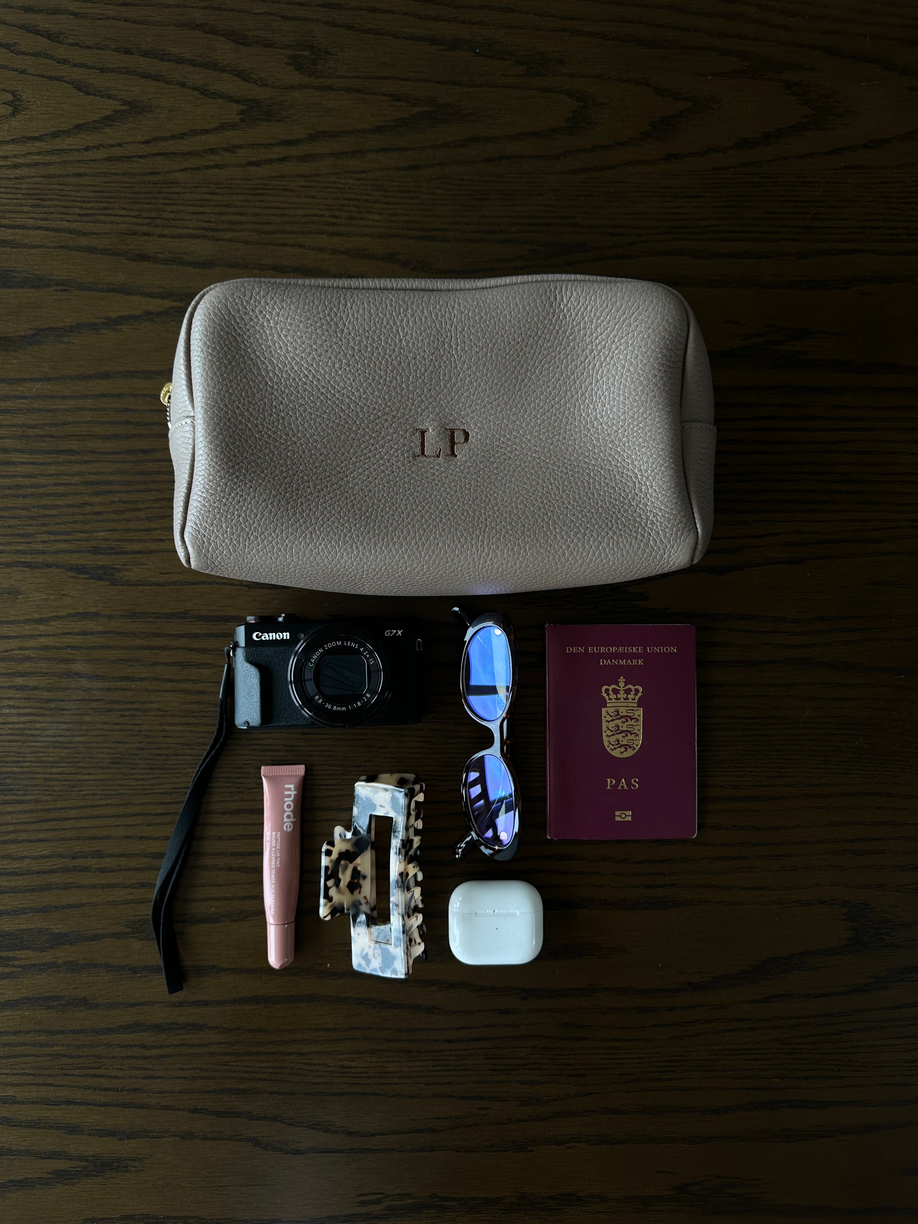 The Wash Bag - leather